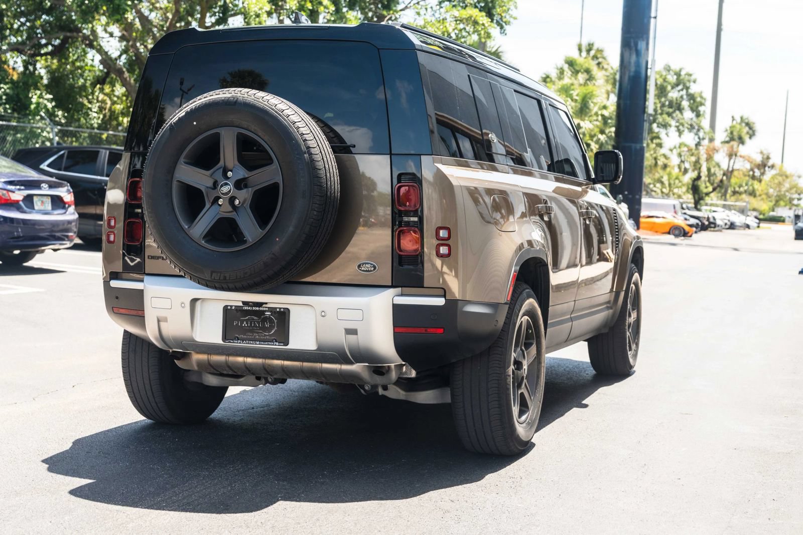 Used 2023 Land Rover Defender 110 S AWD/4WD image 9
