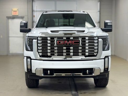 New 2026 GMC Sierra 3500 Denali w/ Technology Package AWD/4WD image 2
