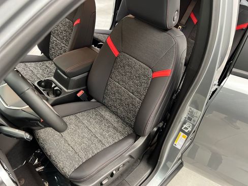 Used 2026 Chevrolet Colorado Z71 image 9