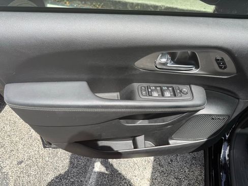 Used 2024 Chrysler Pacifica Limited w/ Uconnect Theater Family Group image 13