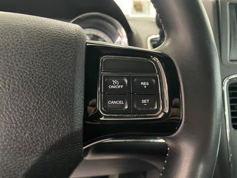 Used 2016 Dodge Grand Caravan SE FWD image 12