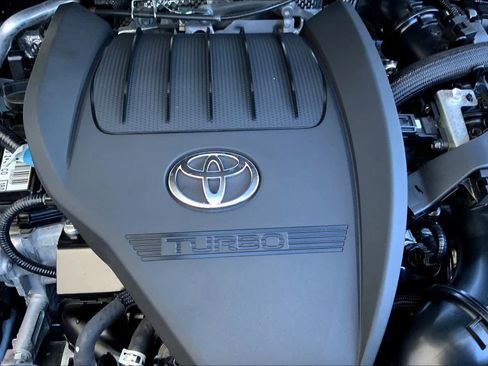 Used 2023 Toyota Highlander XLE AWD/4WD image 31