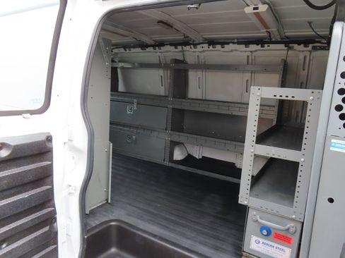 Used 2015 Chevrolet Express 2500 image 17