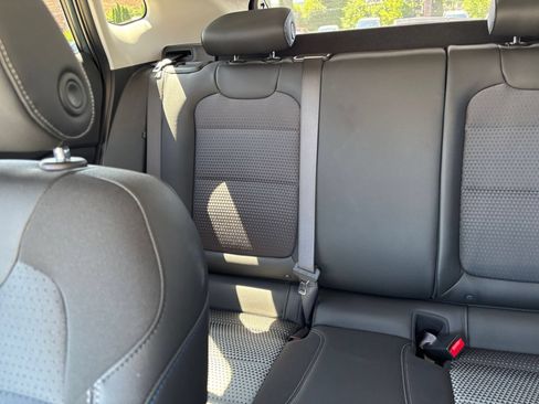Used 2025 Chevrolet Trax LT w/ LT Convenience Package FWD image 37