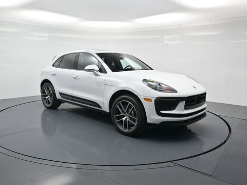 Used 2026 Porsche Macan AWD/4WD image 32