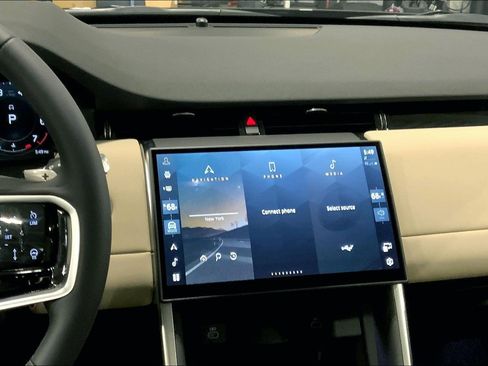 New 2025 Land Rover Discovery Sport S image 6