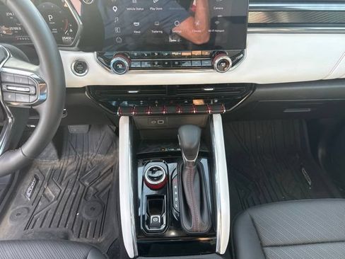Used 2024 GMC Canyon AT4X AWD/4WD image 21