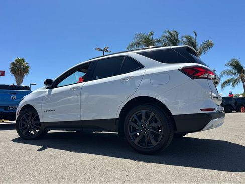 Used 2022 Chevrolet Equinox RS w/ Infotainment Package FWD image 3
