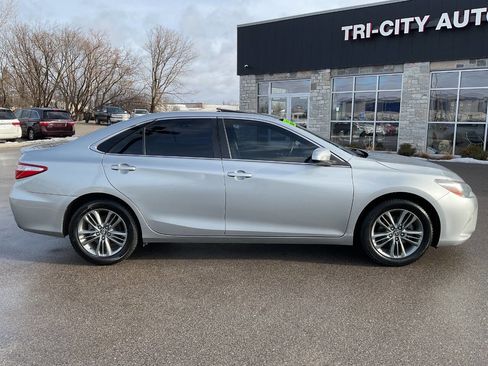 Used 2017 Toyota Camry SE image 9