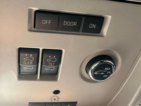 Used 2015 Chevrolet Suburban LTZ image 32