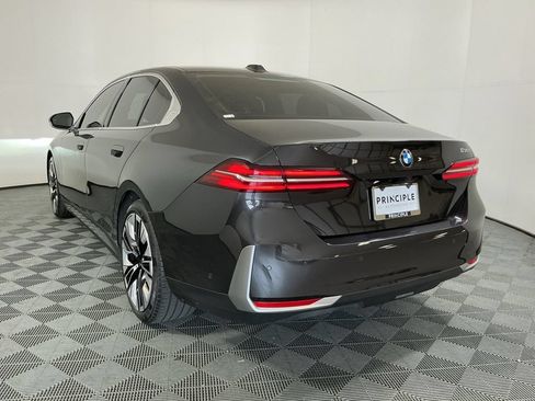 Used 2025 BMW 530i w/ Premium Package RWD image 7