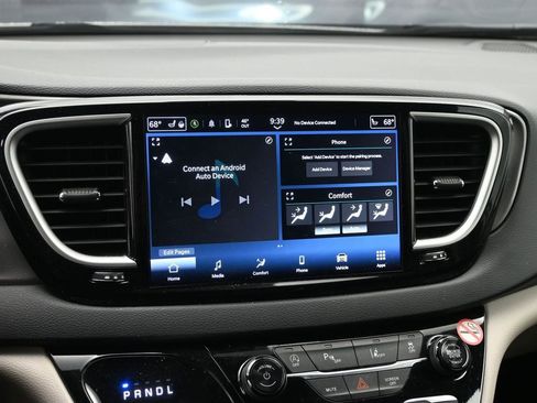 Used 2024 Chrysler Pacifica Touring-L image 15