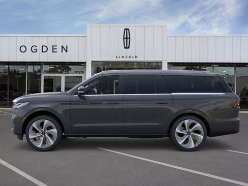 New 2026 Lincoln Navigator L Black Label AWD/4WD image 3