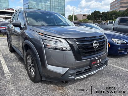 Used 2023 Nissan Pathfinder SL w/ Lighting Package (N92)
