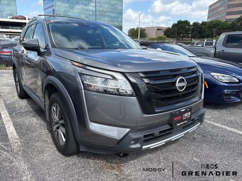 Used 2023 Nissan Pathfinder SL w/ Lighting Package (N92) FWD image 1