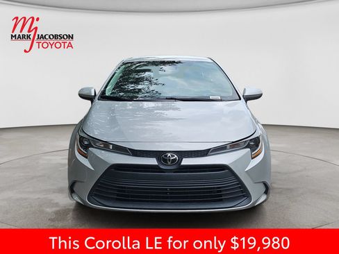 Used 2023 Toyota Corolla LE FWD image 3