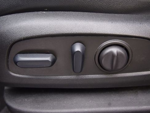 Used 2024 GMC Terrain SLT image 24