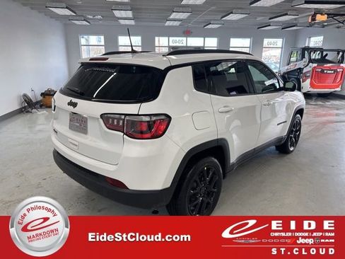 New 2026 Jeep Compass Latitude image 8