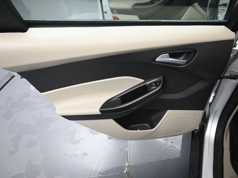 Used 2013 Ford Focus SE FWD image 22