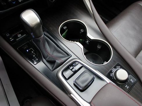 Used 2019 Lexus RX 350L Premium w/ Premium Package image 30