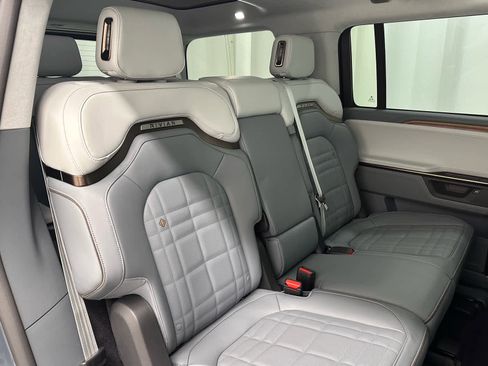 Used 2026 Rivian R1S Premium image 23