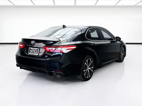 Used 2020 Toyota Camry SE w/ Carpet Mat Package FWD image 4