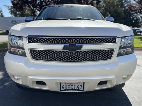 Used 2011 Chevrolet Tahoe LTZ RWD image 3