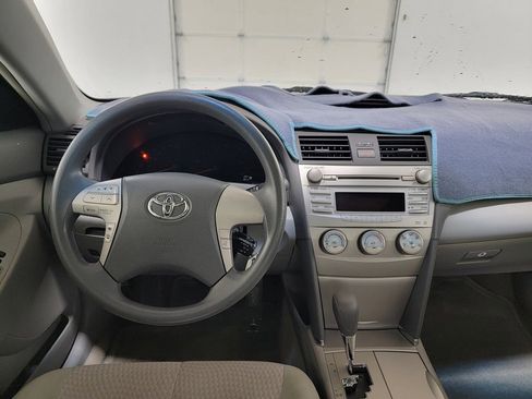 Used 2010 Toyota Camry LE FWD image 12