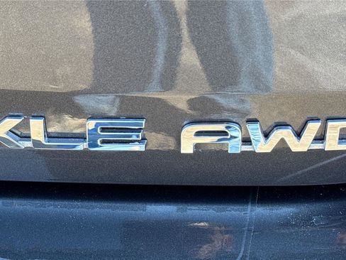 Used 2022 Toyota Highlander XLE image 24