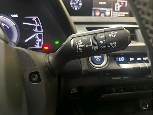Used 2019 Lexus UX 250h w/ Premium Package AWD/4WD image 18