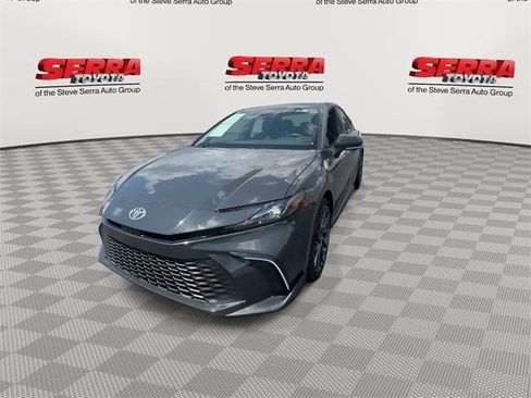 Used 2025 Toyota Camry SE w/ Convenience Package image 4
