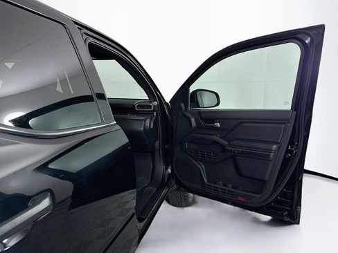 Used 2025 Toyota Tacoma TRD Off-Road image 31