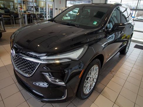 Used 2023 Buick Enclave Avenir w/ Avenir Technology Package image 2