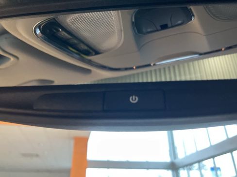 Used 2019 Jeep Cherokee Latitude Plus w/ Comfort/Convenience Group image 22