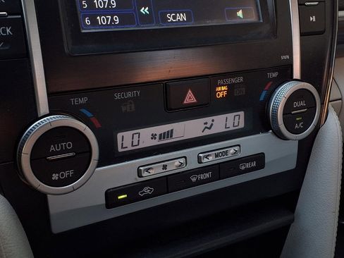 Used 2013 Toyota Camry LE image 8