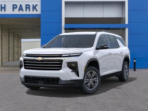 New 2026 Chevrolet Traverse LT image 6