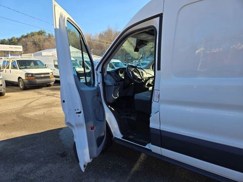 Used 2018 Ford Transit 250 Medium Roof w/Sliding Side Doo image 21