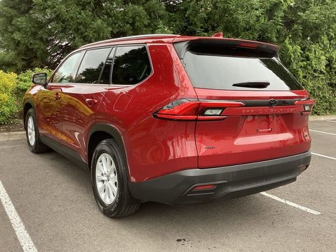 Used 2024 Toyota Grand Highlander AWD image 9