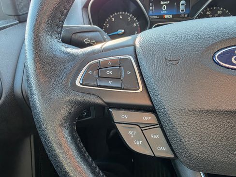 Used 2018 Ford Focus SE w/ SE Appearance Package image 13