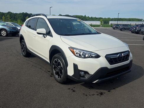 Used 2023 Subaru Crosstrek 2.0i Premium AWD/4WD image 3