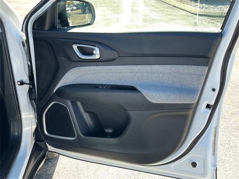 Certified 2022 Jeep Compass Latitude w/ Convenience Group image 12