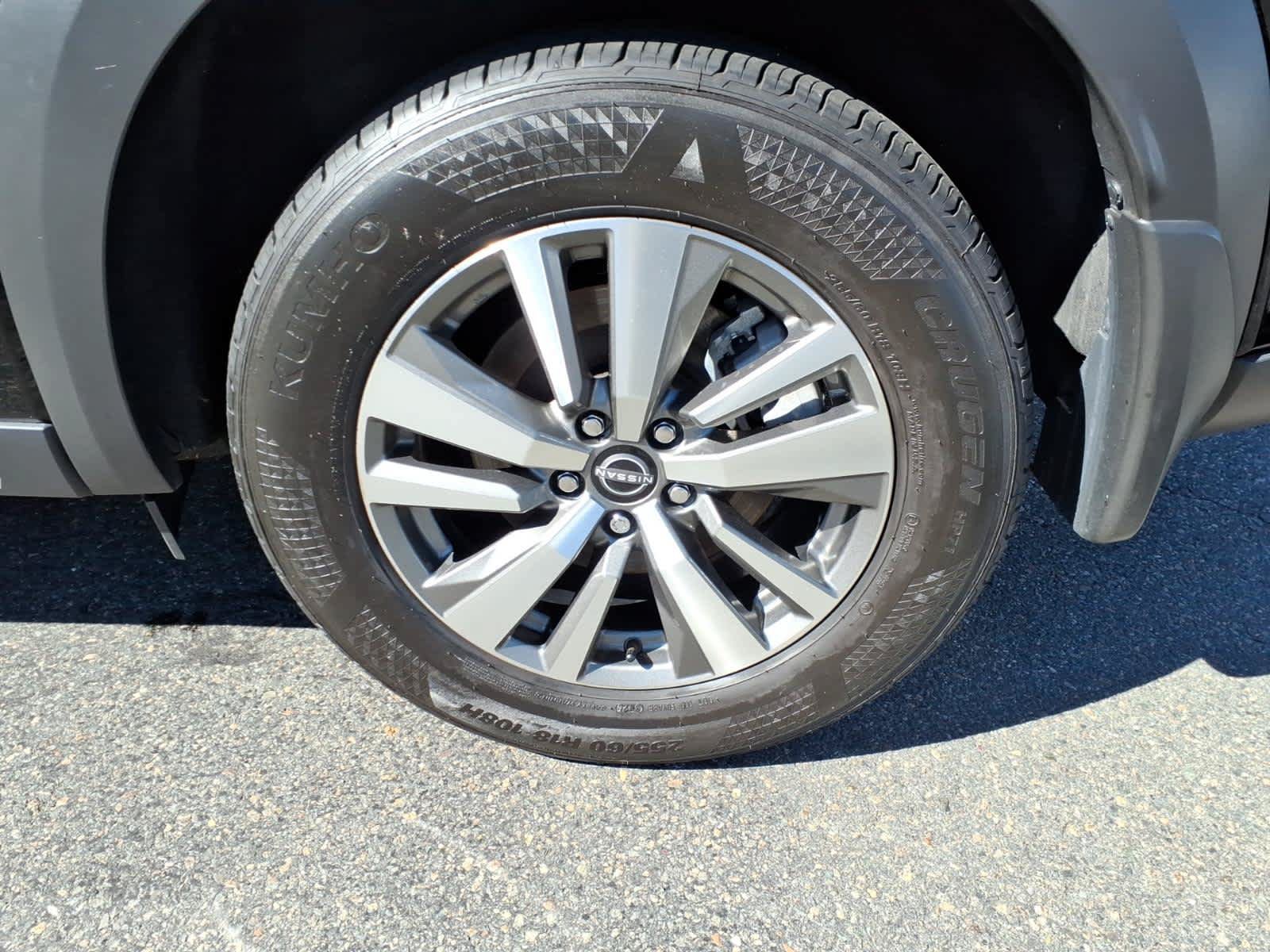 Used 2025 Nissan Pathfinder SL w/ Black Appearance Package AWD/4WD image 9