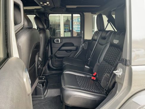 Used 2020 Jeep Wrangler Unlimited Sahara image 9