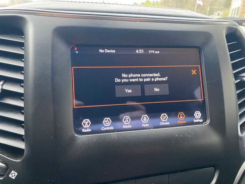 Used 2019 Jeep Cherokee Latitude Plus w/ Cold Weather Group AWD/4WD image 23