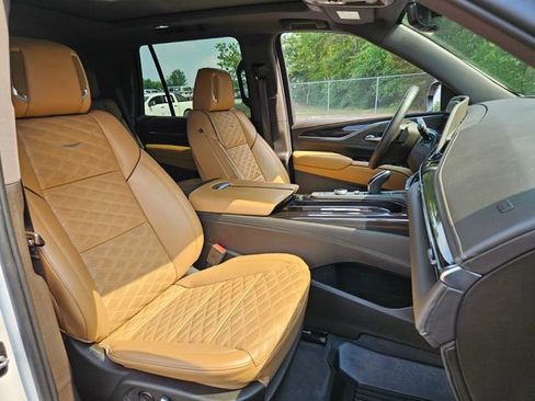 Used 2022 Cadillac Escalade Premium Luxury AWD/4WD image 21