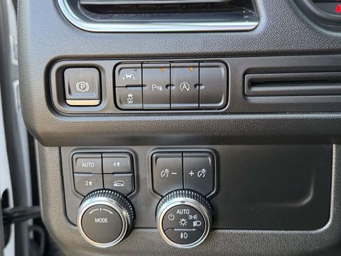 Used 2024 GMC Yukon SLT AWD/4WD image 18