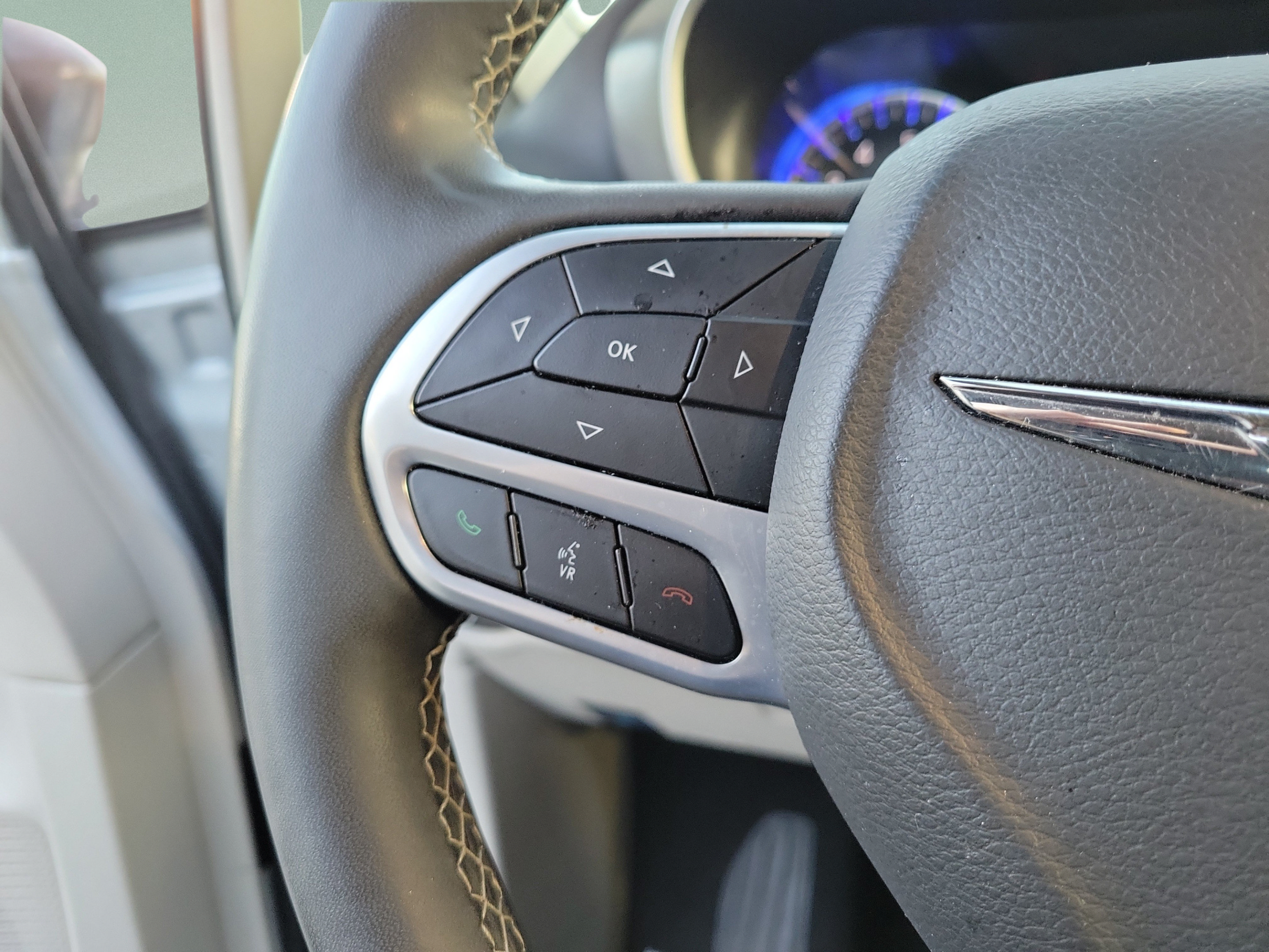Used 2024 Chrysler Pacifica Touring-L FWD image 28