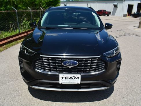 Used 2024 Ford Escape Platinum AWD/4WD image 2
