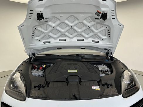 Certified 2023 Porsche Cayenne Turbo S AWD/4WD image 26