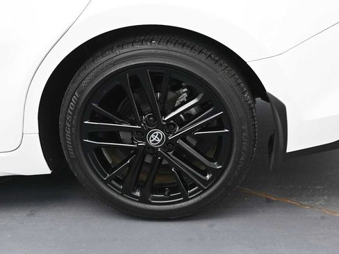 Used 2025 Toyota Camry SE w/ Convenience Package FWD image 5